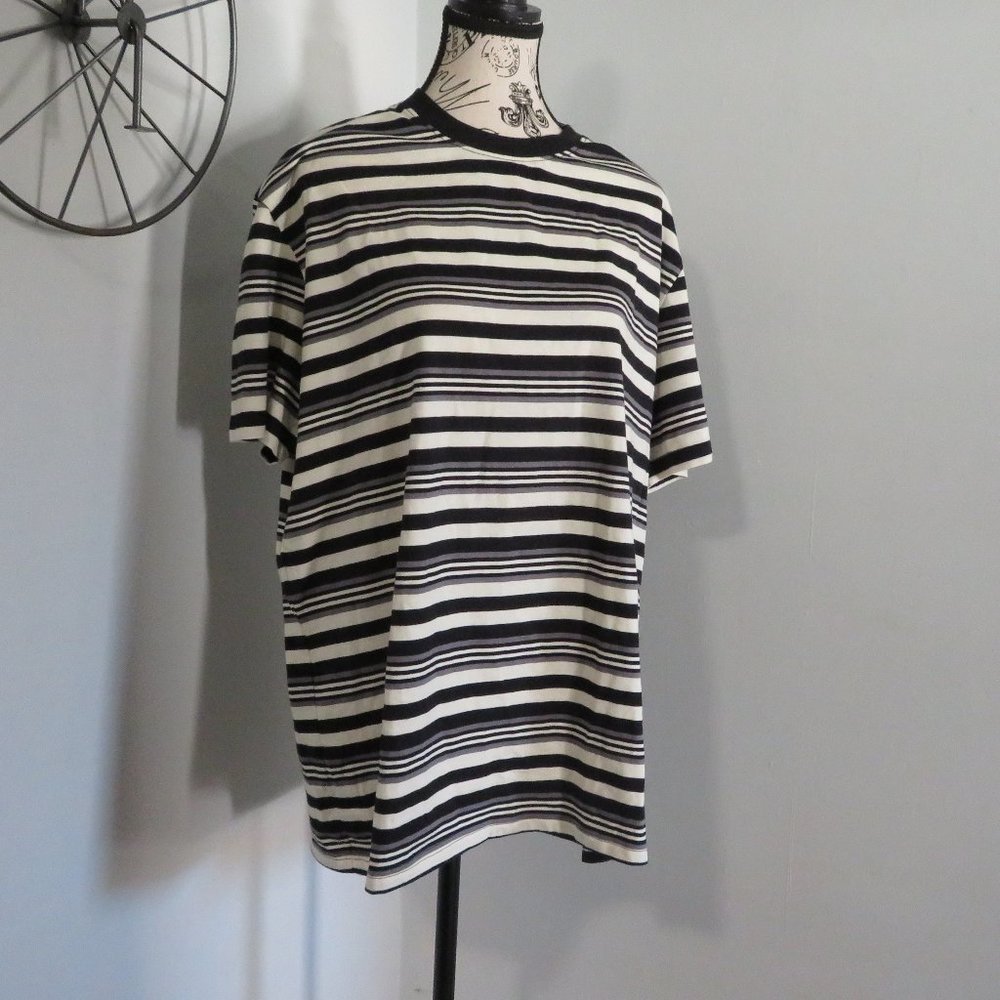 Forever 21  Women`s Tees Stripes round neck New w tags size‎ XL